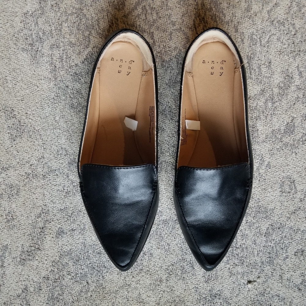Pointed toe vegan casual black flats